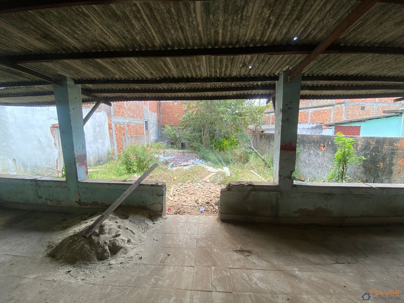 Casa com loja grande e terreno, em Jardim Nova Era, Nova Iguaçu/RJ