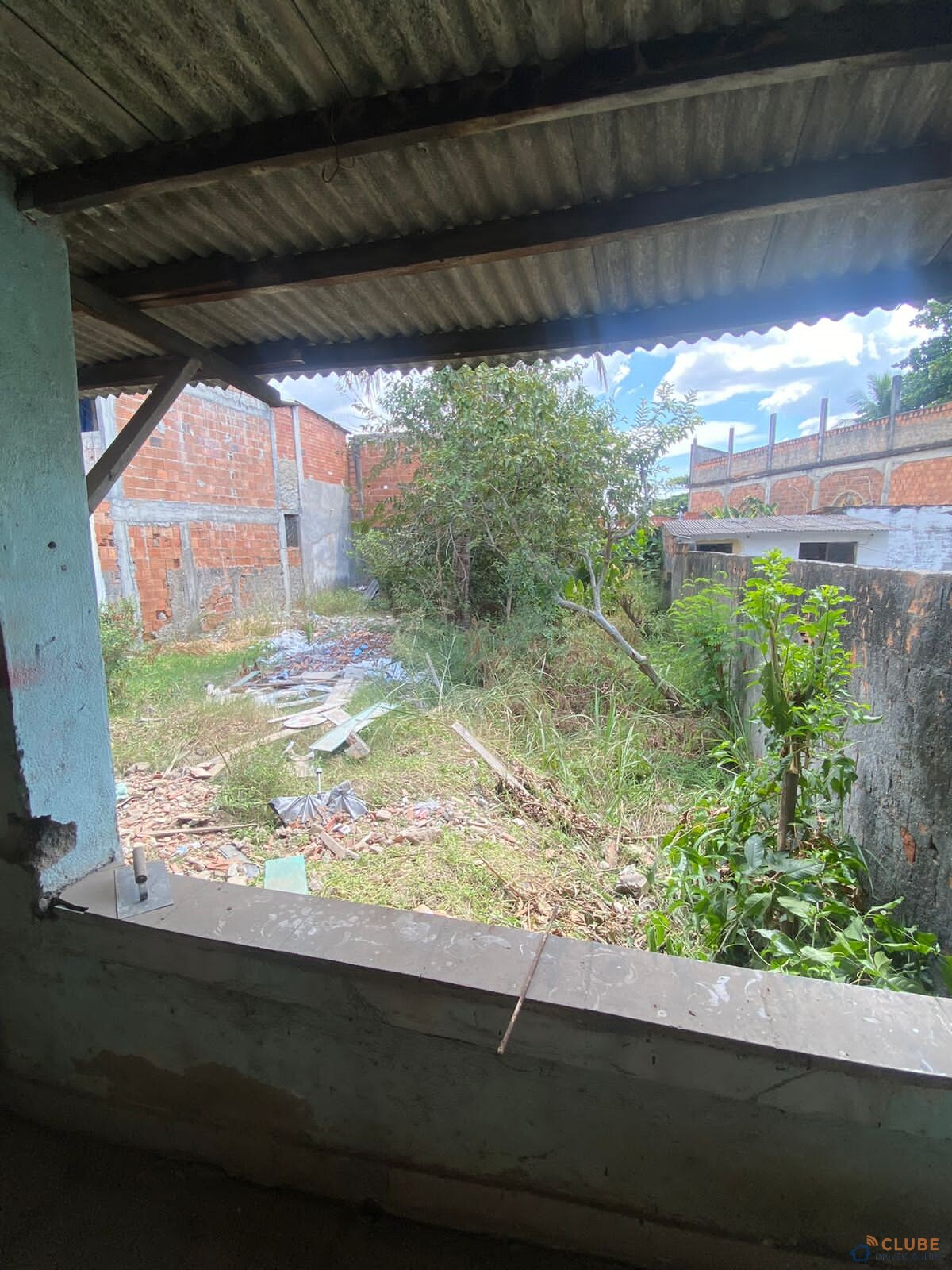 Casa com loja grande e terreno, em Jardim Nova Era, Nova Iguaçu/RJ
