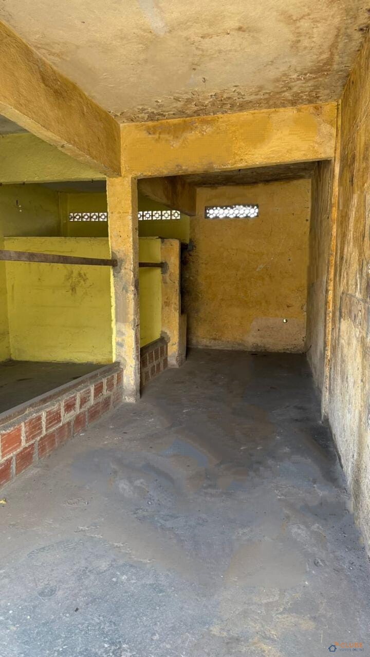 Casa com loja grande e terreno, em Jardim Nova Era, Nova Iguaçu/RJ